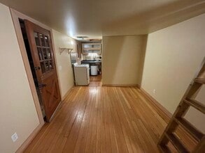 5535 NE Prescott St, Unit Unit B in Portland, OR - Foto de edificio - Building Photo