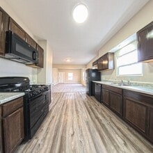 17 N 11th Ave in Marshalltown, IA - Building Photo - Building Photo