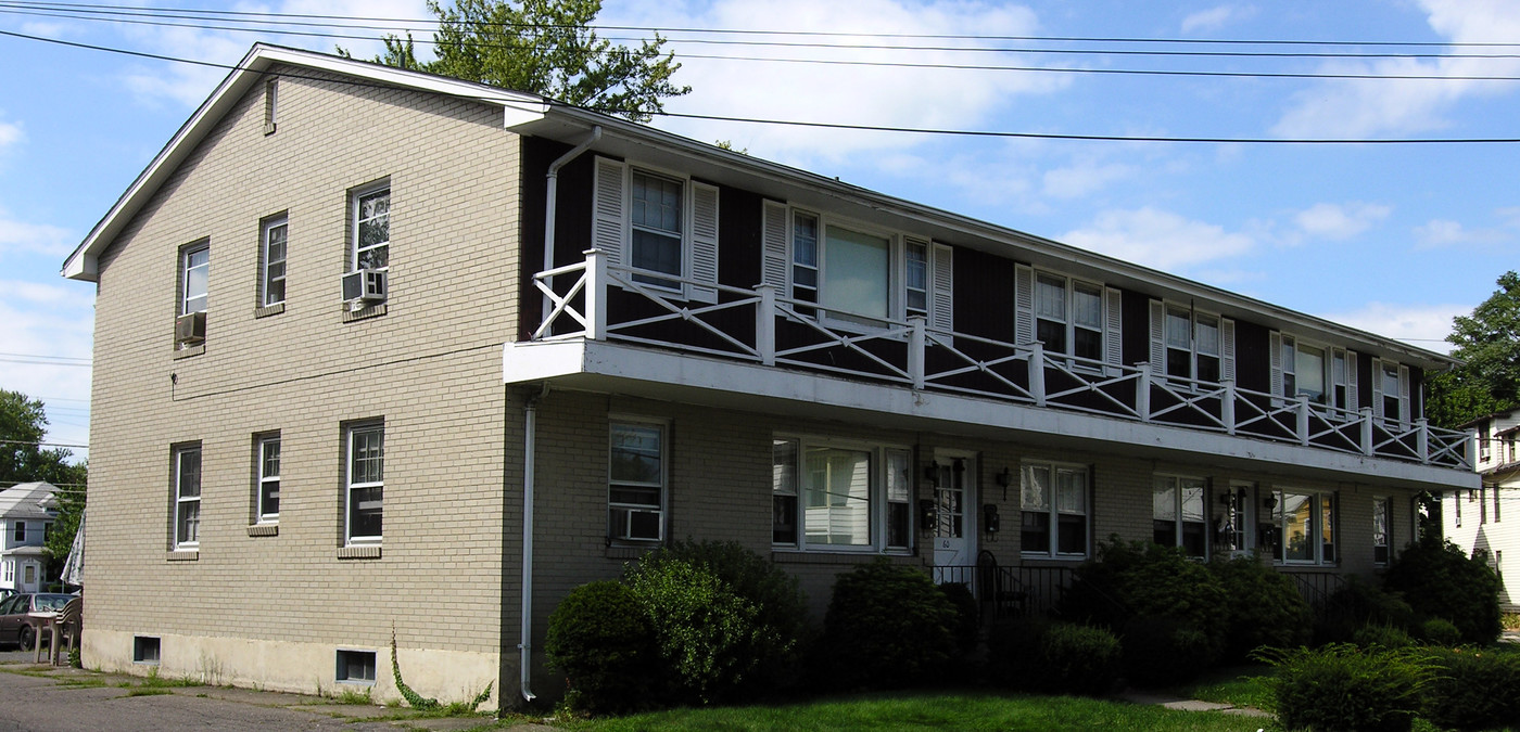 60 Newton St in Hamden, CT - Foto de edificio