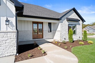 5201 Buttercup Dr in Columbia, MO - Building Photo - Building Photo