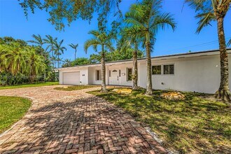 14741 SW 83rd Ct in Palmetto Bay, FL - Building Photo - Building Photo