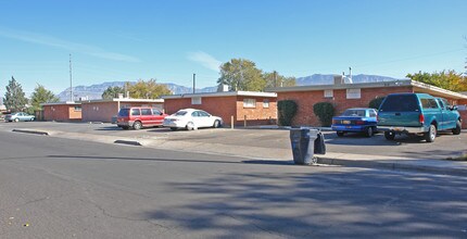 302 Texas Street SE in Albuquerque, NM - Foto de edificio - Building Photo