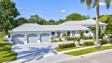 2673 NW 64th Blvd in Boca Raton, FL - Foto de edificio - Building Photo