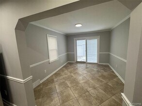 1753 E Milton Ave, Unit 2nd Floor in Hazel Park, MI - Building Photo - Building Photo