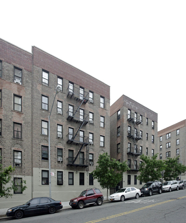 550 W 192nd St in New York, NY - Building Photo