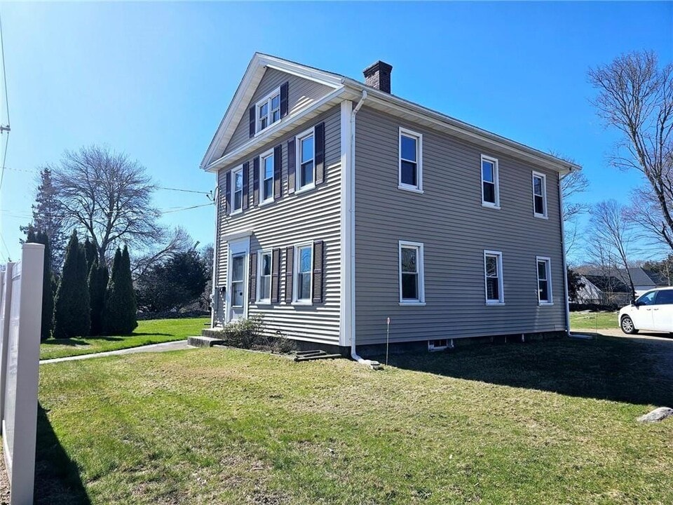 41 Franklin St in Westerly, RI - Building Photo