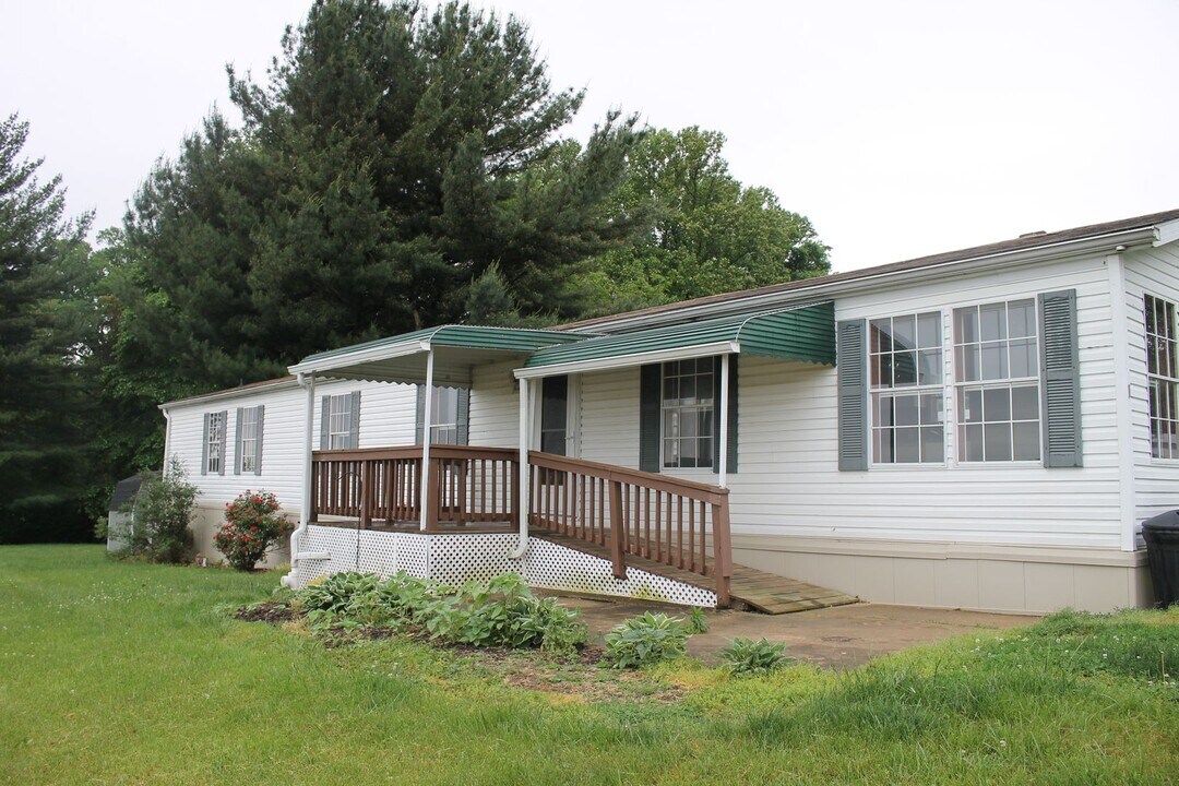 1 Locust Ln in Airville, PA - Foto de edificio