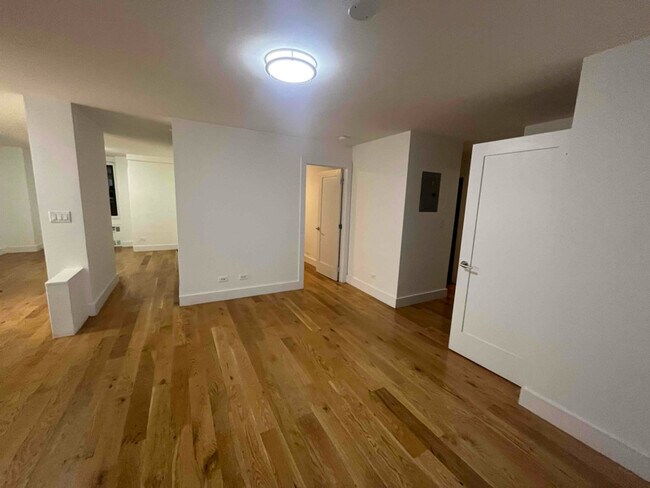 62-60-62-99 99th St in Forest Hills, NY - Building Photo - Building Photo