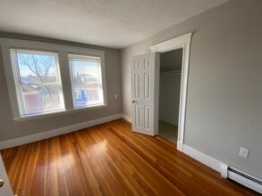 44 Floyd St, Unit #3 in Boston, MA - Foto de edificio - Building Photo