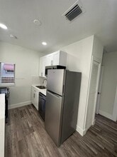 3047 SW 21st St in Miami, FL - Foto de edificio - Building Photo