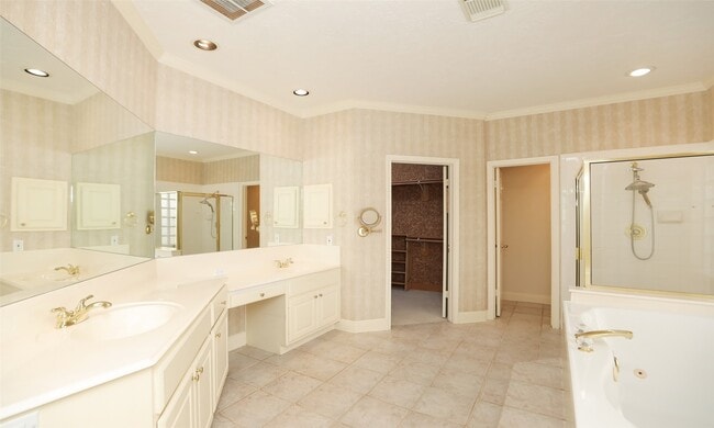 7502 Holly Ct Estates Dr