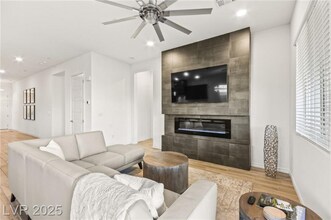 52 Reverie Hts Ave in Henderson, NV - Building Photo - Building Photo
