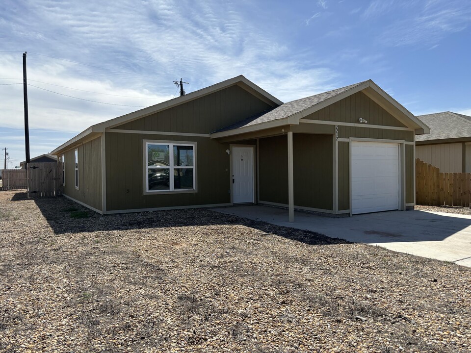 2212 E 10th St in Lubbock, TX - Building Photo