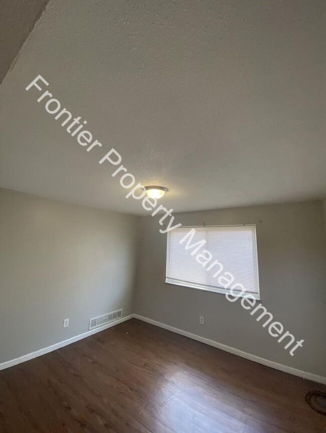 property at 2140 Hampton Ave