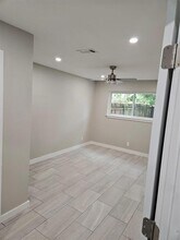 2112 Courtney St in Austin, TX - Building Photo - Building Photo