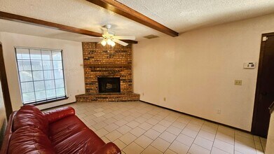 8300 NW 10th St in Oklahoma City, OK - Foto de edificio - Building Photo