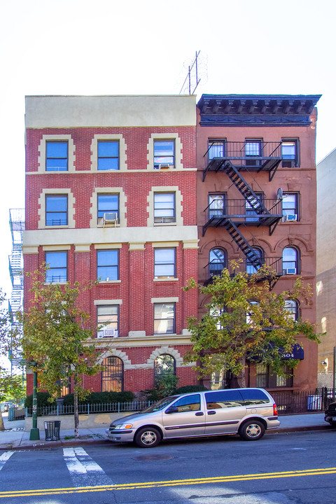 506 Manhattan Ave in New York, NY - Building Photo