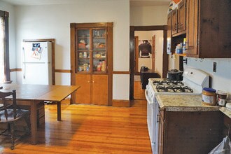 159 Brown St, Unit #1 in Waltham, MA - Building Photo - Building Photo