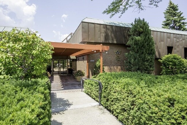 404 Paradise Rd in Swampscott, MA - Building Photo - Building Photo