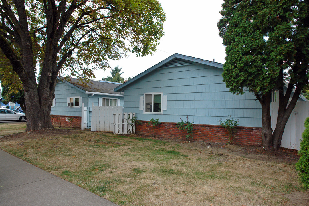 2463-2475 Lee St SE in Salem, OR - Building Photo