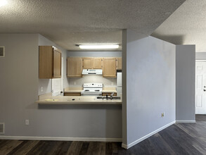 527 Eldridge St in Lawrence, KS - Building Photo - Building Photo