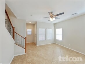 4912 N 109th Ave in Phoenix, AZ - Foto de edificio - Building Photo