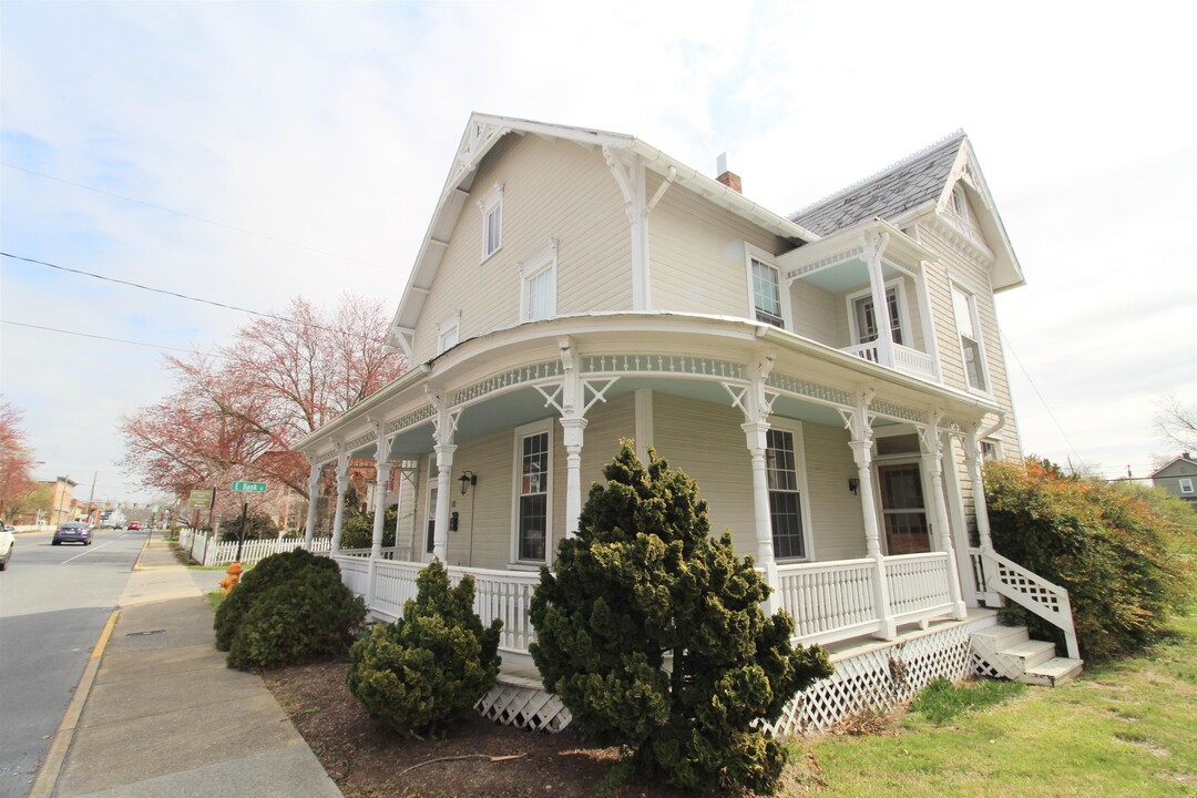 200 S Main St in Bridgewater, VA - Building Photo