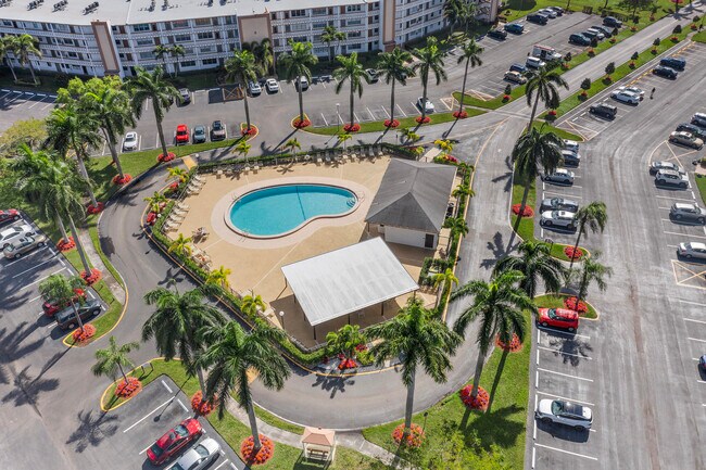 4064 Cornwall D in Boca Raton, FL - Building Photo - Building Photo