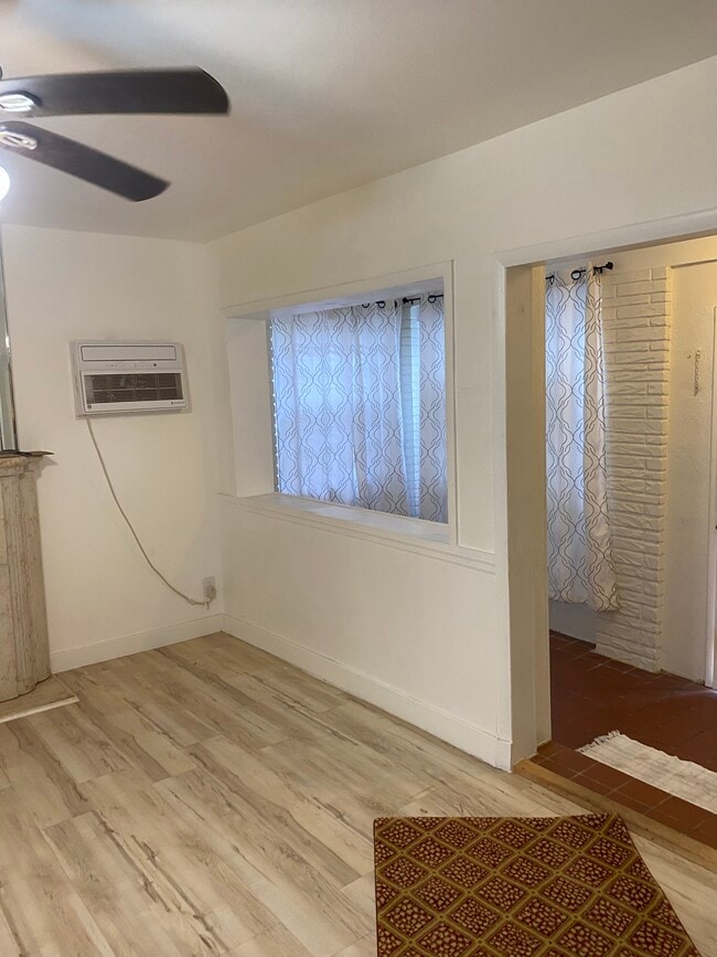 1588 NE 110th St, Unit 1 in Miami, FL - Building Photo - Building Photo