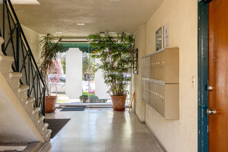 8130 Norton Avenue Apartments in West Hollywood, CA - Building Photo - Lobby