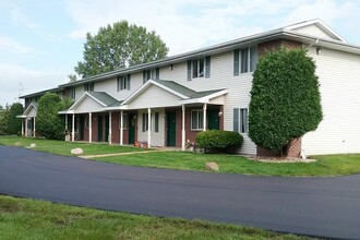 MIDWAY GARDENS in Menasha, WI - Building Photo - Building Photo