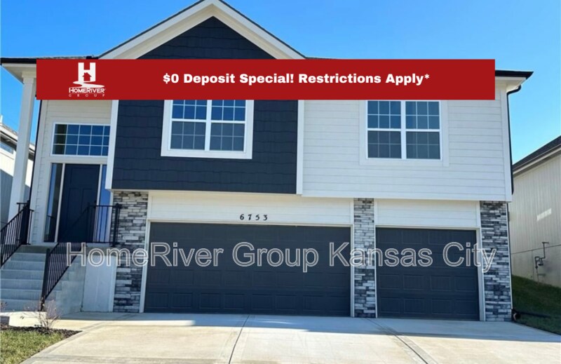 6753 Prairie Ln in Parkville, MO - Foto de edificio