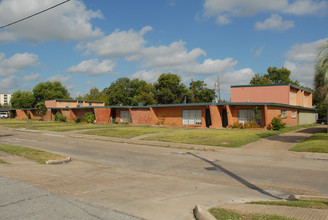 Palm Villa Apartments in Houston, TX - Foto de edificio - Building Photo