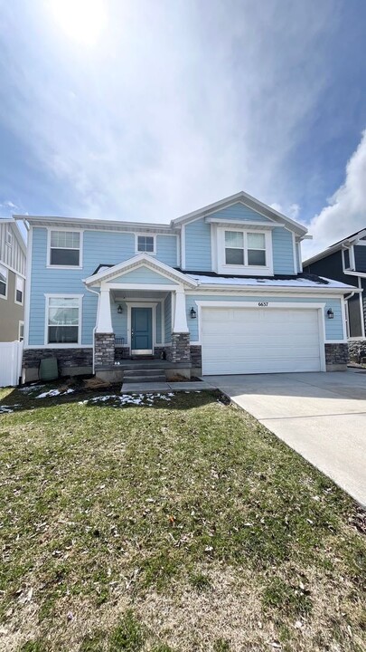 6637 W Terrace Sky Ln in West Jordan, UT - Building Photo