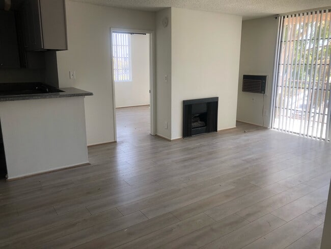 1621 Venice Blvd, Unit 204 in Los Angeles, CA - Foto de edificio - Building Photo