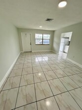 7311 Venetian St in Miramar, FL - Building Photo - Building Photo