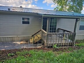 10016 Stringtown Rd in Strawberry Plains, TN - Building Photo - Building Photo