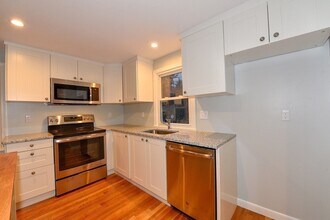 348 Pleasant St in Dunstable, MA - Building Photo - Building Photo