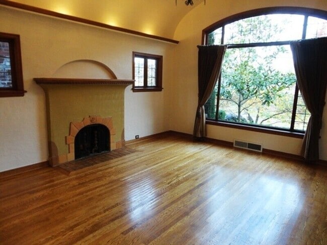 8023 18th Ave NE in Seattle, WA - Building Photo - Building Photo