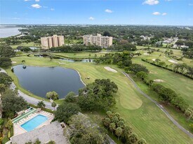 2617 Cove Cay Dr in Clearwater, FL - Building Photo