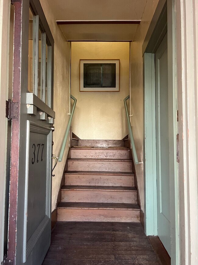 377 Clifton St, Unit #3 in Oakland, CA - Foto de edificio - Building Photo