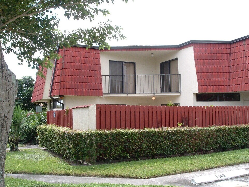 3662 Victoria Dr in West Palm Beach, FL - Building Photo