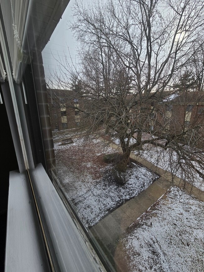 9921 Bustleton Ave, Unit R-10 in Philadelphia, PA - Foto de edificio - Building Photo