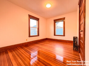 567 Riverside Ave, Unit 2 in Medford, MA - Foto de edificio - Building Photo