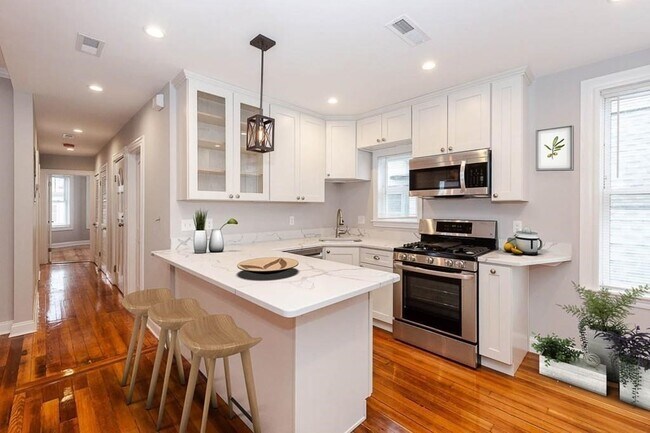263 E Cottage St in Boston, MA - Building Photo - Building Photo