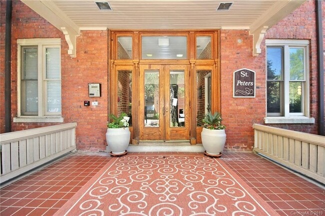 229 N Poplar St, Unit 29 in Charlotte, NC - Foto de edificio - Building Photo