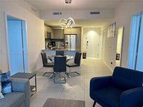 5350 NW 84th Ave in Doral, FL - Foto de edificio - Building Photo