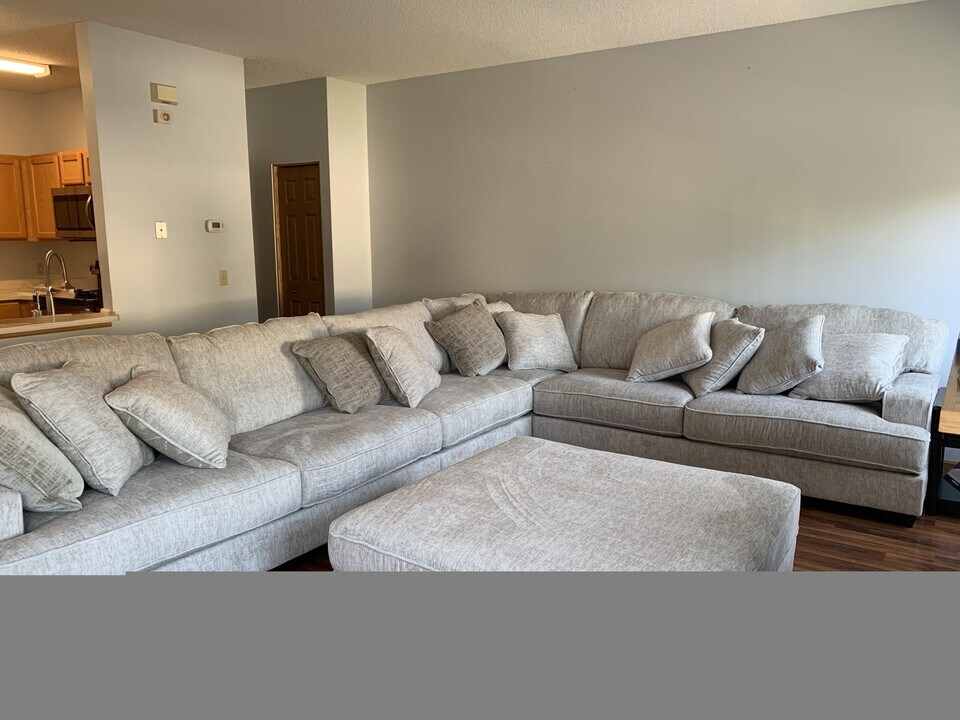 1018 108th Ln NW in Minneapolis, MN - Building Photo