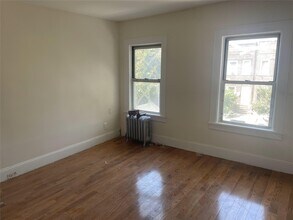 30-21 37th St in Queens, NY - Building Photo - Building Photo