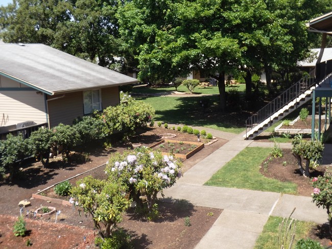 Garden Villa Apartments in Portland, OR - Building Photo - Building Photo